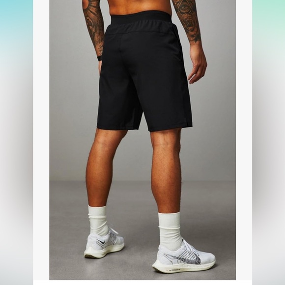 Fabletics The 9” Fundamental Short 11 with 4-way stretch Black Shorts XL - Picture 2 of 9
